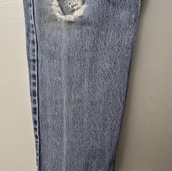 Levi's Distressed Blue Jeans - Picture 5 of 16
